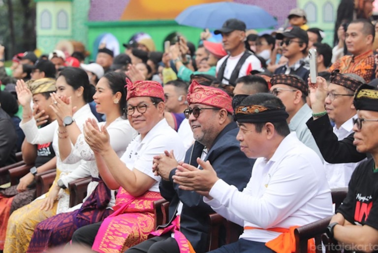 Intip kemeriahan Parade Budaya dan Ogoh-Ogoh 2026 di Jakarta. Kenali makna Nyepi dan temukan pura terdekat lewat Satu Data Jakarta!